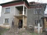 Двухэтажный дом в горах Болгарии